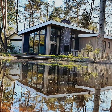 Cozy Chalet With A Jetty Nearby De Veluwe Villa Hoenderloo Exteriör bild