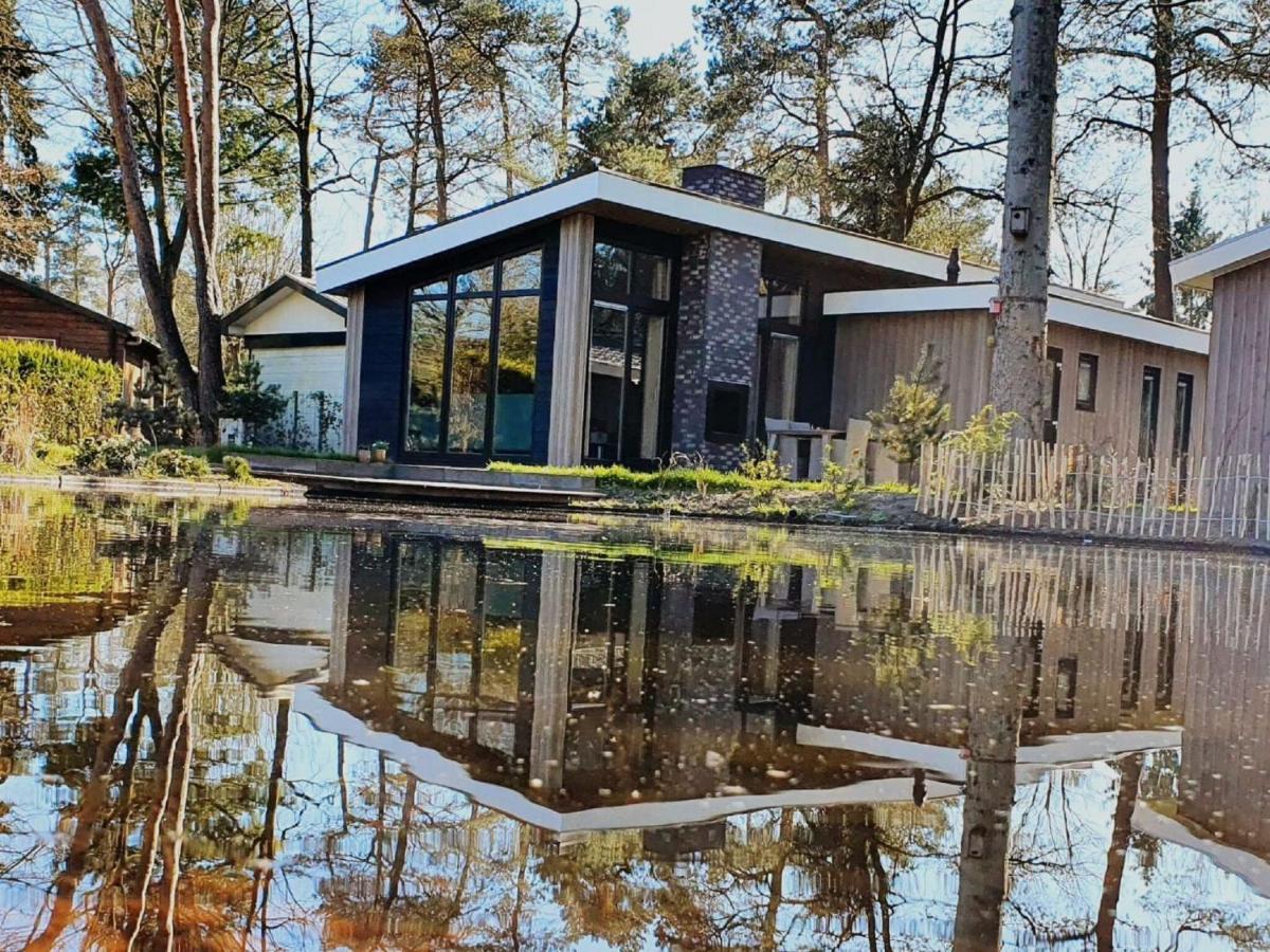 Cozy Chalet With A Jetty Nearby De Veluwe Villa Hoenderloo Exteriör bild