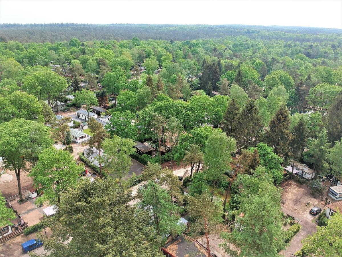 Cozy Chalet With A Jetty Nearby De Veluwe Villa Hoenderloo Exteriör bild