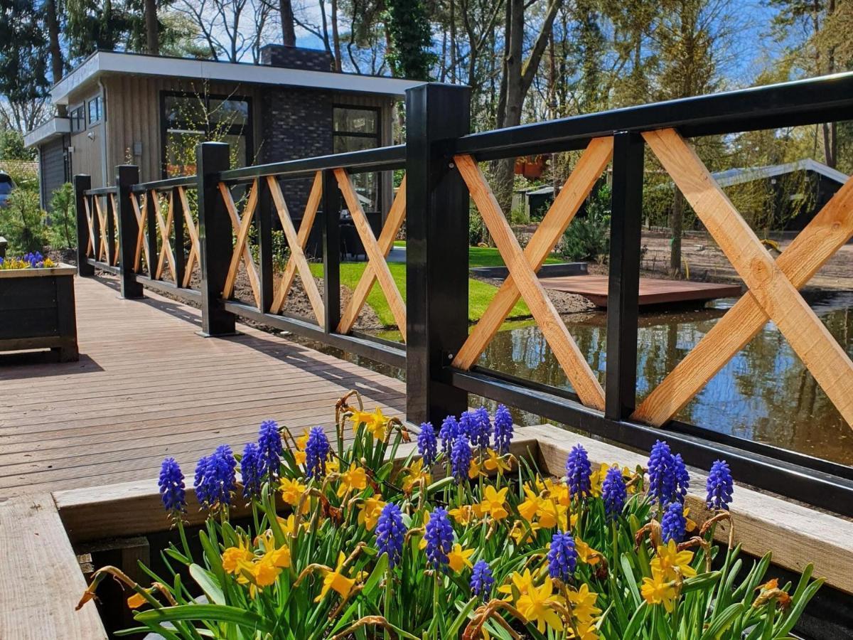 Cozy Chalet With A Jetty Nearby De Veluwe Villa Hoenderloo Exteriör bild