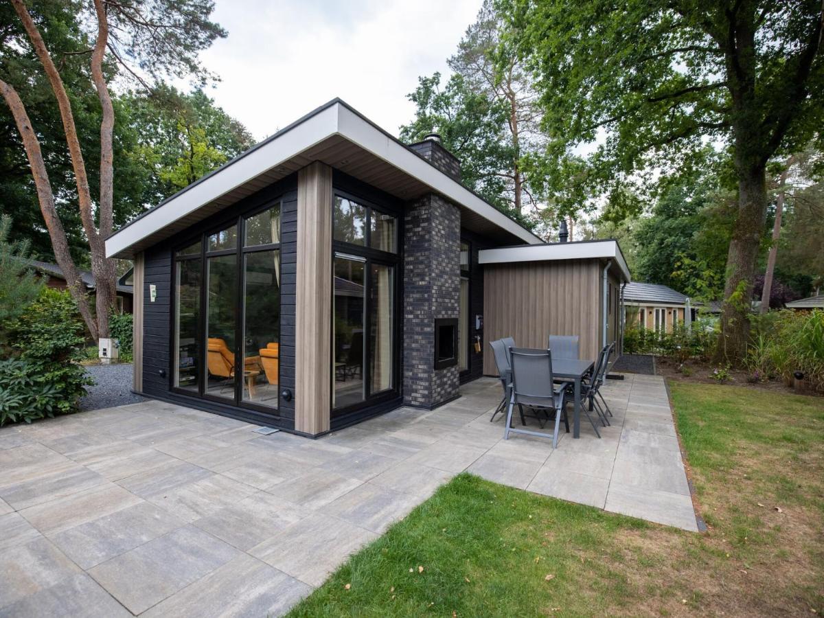 Cozy Chalet With A Jetty Nearby De Veluwe Villa Hoenderloo Exteriör bild