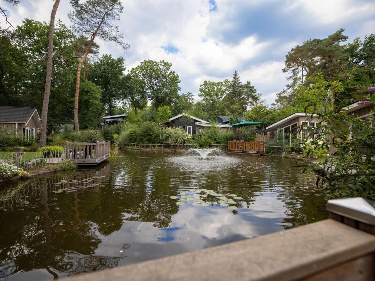 Cozy Chalet With A Jetty Nearby De Veluwe Villa Hoenderloo Exteriör bild